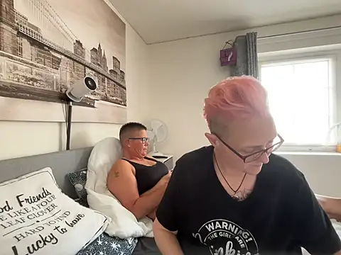 Curvy-Jinx stripchat live cam model