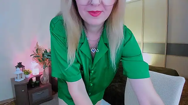 YourUniverser stripchat live cam model