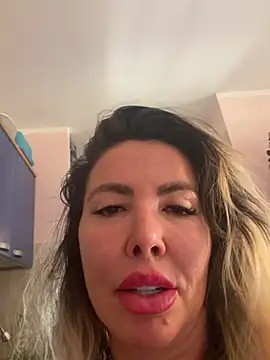 Chloebellami stripchat live cam model
