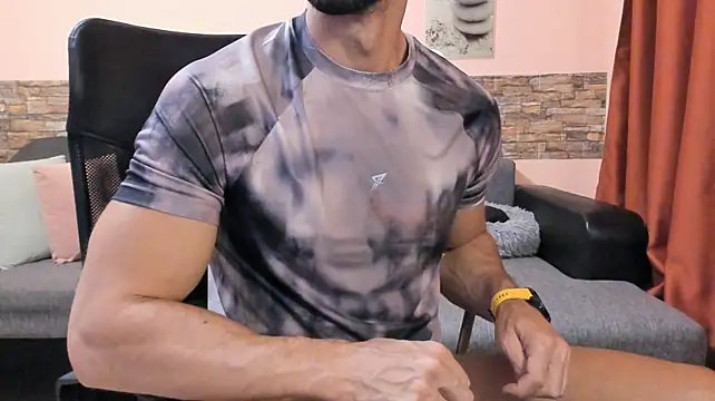 HotHunkTrainer stripchat live cam model