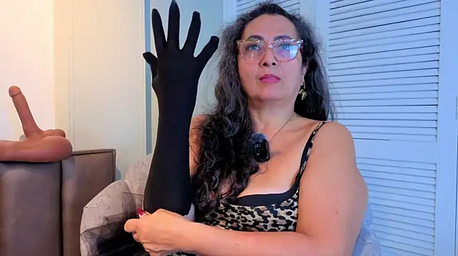 AlessandraLeroy stripchat live cam model
