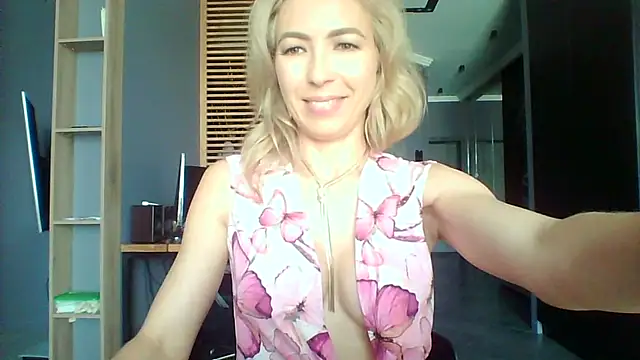 Ivvona stripchat live cam model