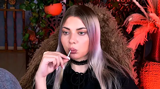 HyileyClark stripchat live cam model