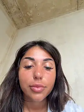 SilkyMira stripchat live cam model