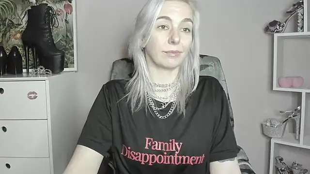 velvetanne stripchat live cam model