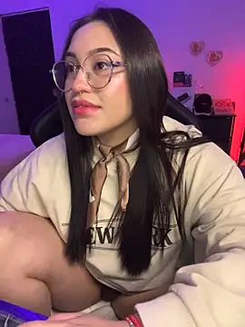 Lilyhotson stripchat live cam model