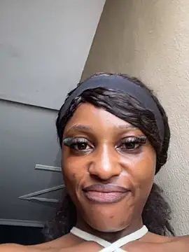Nirahbeauty stripchat live cam model