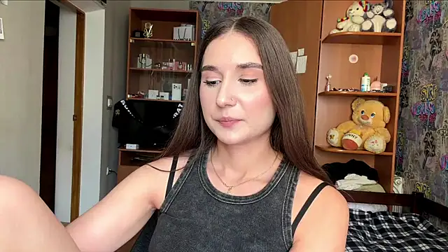 KittyNoSkirty stripchat live cam model
