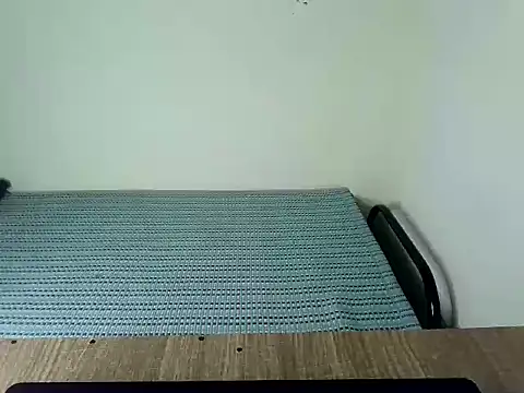 Naina-GF stripchat live cam model
