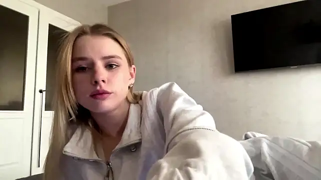 StephenieLandres stripchat live cam model