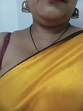 Nyra-23 stripchat live cam model