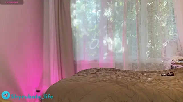Shyrubate stripchat live cam model
