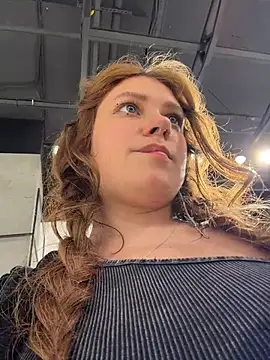 lucy-joy stripchat live cam model