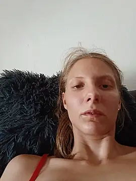 LenaGoldi stripchat live cam model