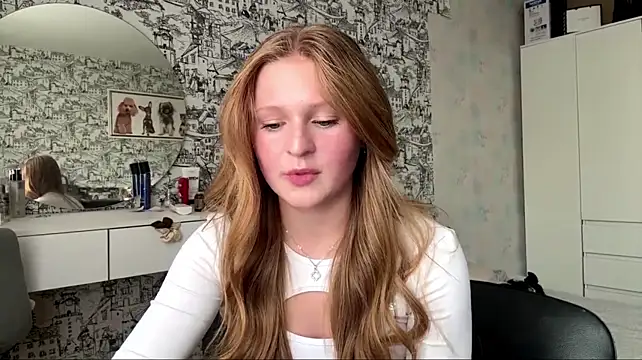 LisFris stripchat live cam model