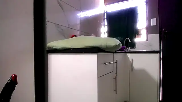 Lelety79 stripchat live cam model