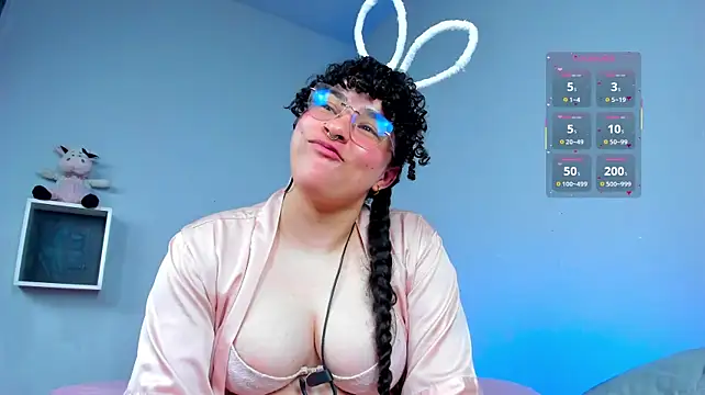urCurvyTHICC stripchat live cam model