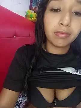bella_chocolate stripchat live cam model