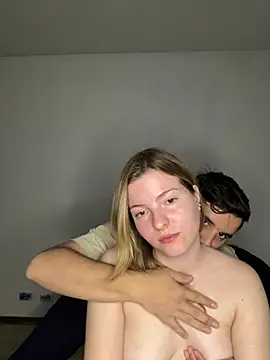 heyitskiara stripchat live cam model