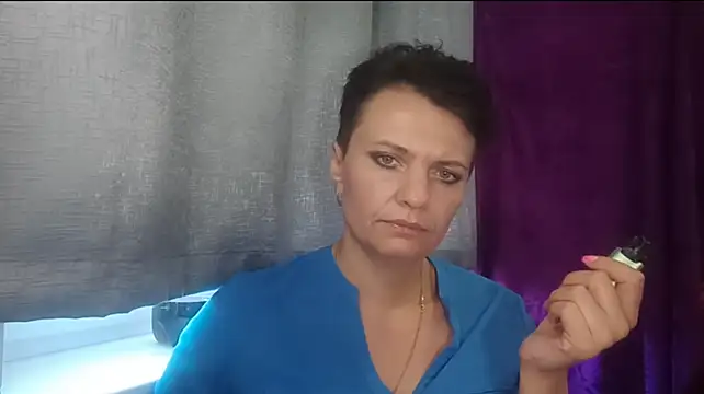 HotMamaQueen234 stripchat live cam model