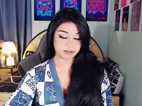 SexxyTsLoverr stripchat live cam model