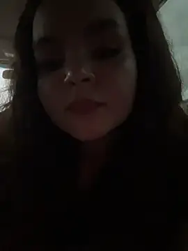 SnowWhiteSin stripchat live cam model