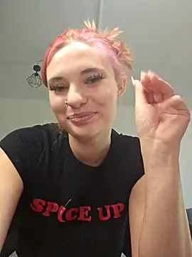 MaddieBaddieee stripchat live cam model