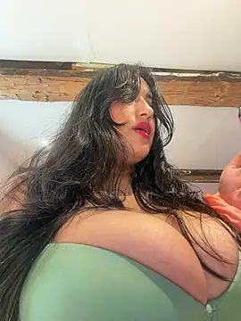 Alma- stripchat live cam model