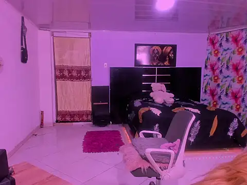 aria_rouss stripchat live cam model