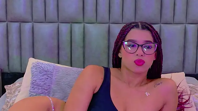 TiaraRosse stripchat live cam model
