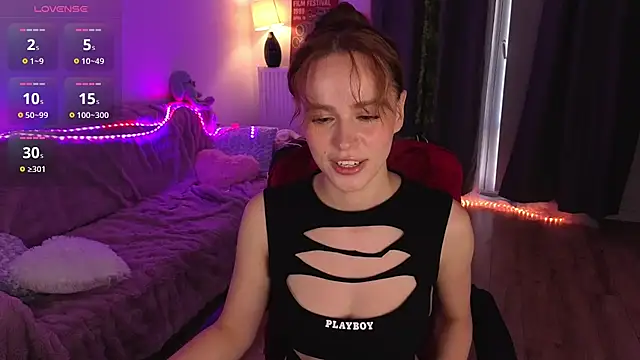 Emillias stripchat live cam model