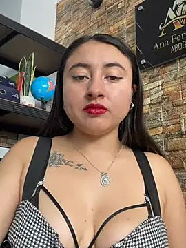 _Sarah-Office1 stripchat live cam model