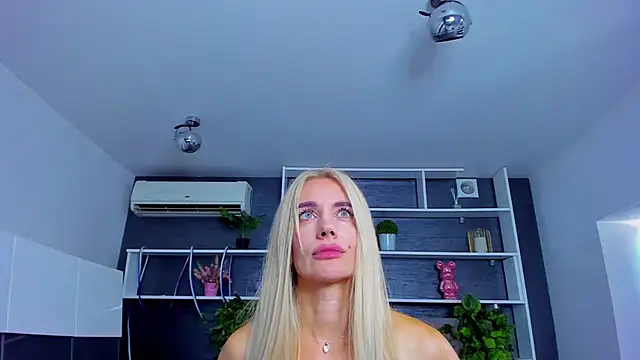 SabrinaSharm stripchat live cam model