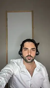 eauminerale stripchat live cam model
