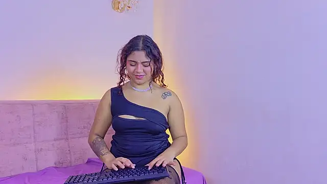 BELLA_TENTATION_CR stripchat live cam model