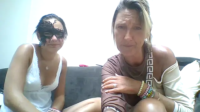 JeuneCharme1 stripchat live cam model