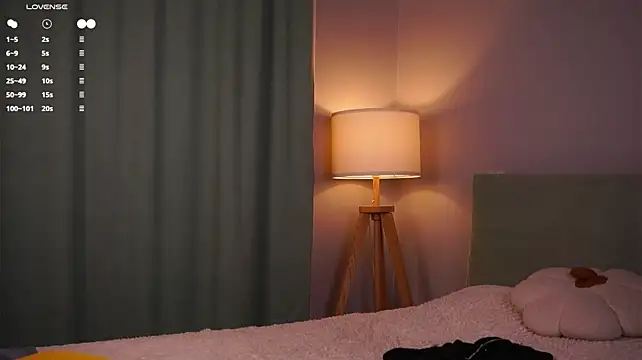 ReneaGilley stripchat live cam model