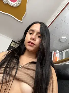 Nevaee- stripchat live cam model