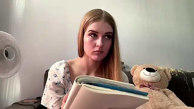 HermaKitty stripchat live cam model
