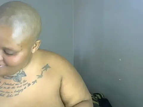 Taraj_thee_thick stripchat live cam model