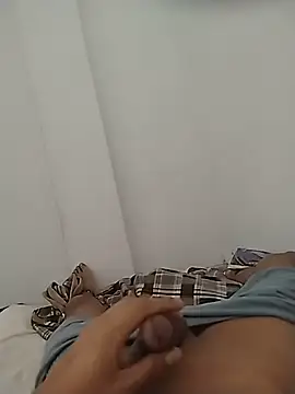 AntonioL24 stripchat live cam model