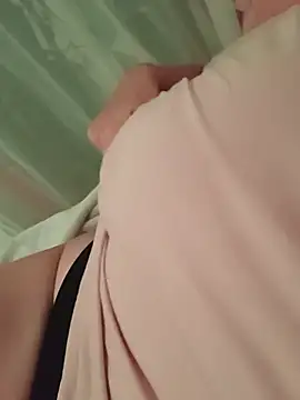 LatinaCalienteMilf stripchat live cam model