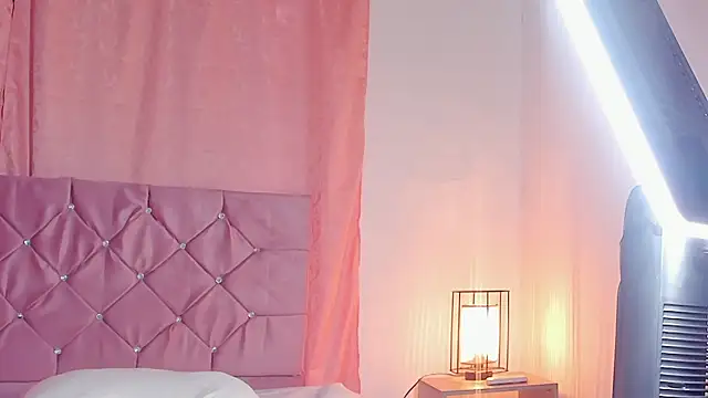NaylaRosse stripchat live cam model