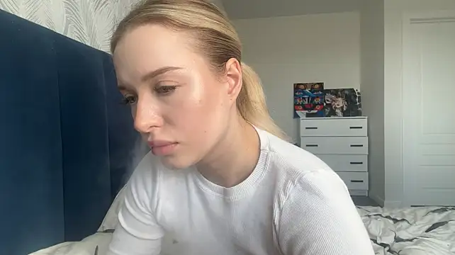 Elisahaps stripchat live cam model