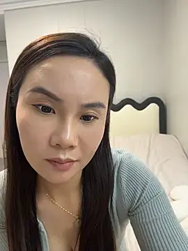 Yanyan-918 stripchat live cam model