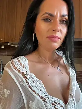 Hotmomcheckk_ stripchat live cam model