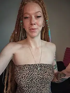 LucidLucy stripchat live cam model