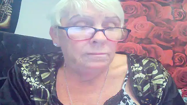 Playful_MILF_Demi stripchat live cam model