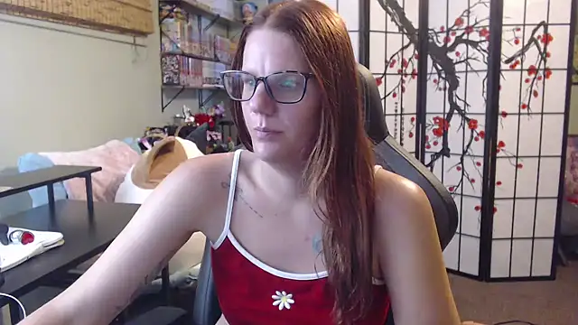 Sarahtineke stripchat live cam model