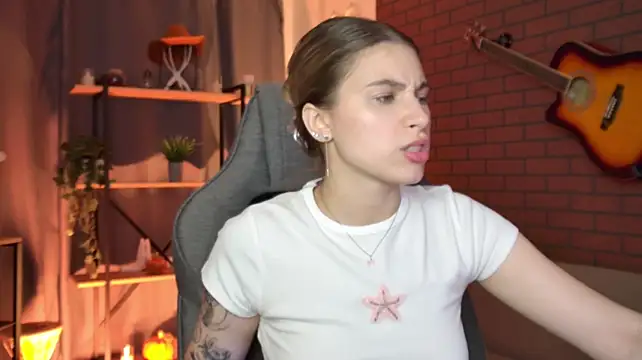 EllieCutes stripchat live cam model